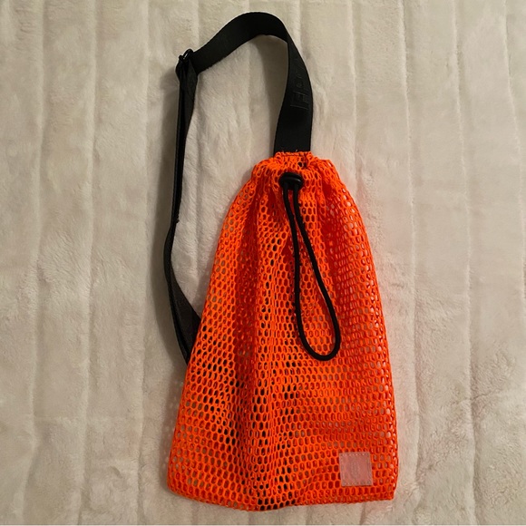 FP Movement Mini Mesh Sling Bag | One Size - Picture 7 of 10